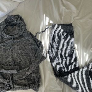 Barefoot dreams lounge set